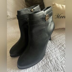 NEW!! Tory Burch Boots!! Gorgeous for any time of the year!! MAKE ME AN OFFER 😀